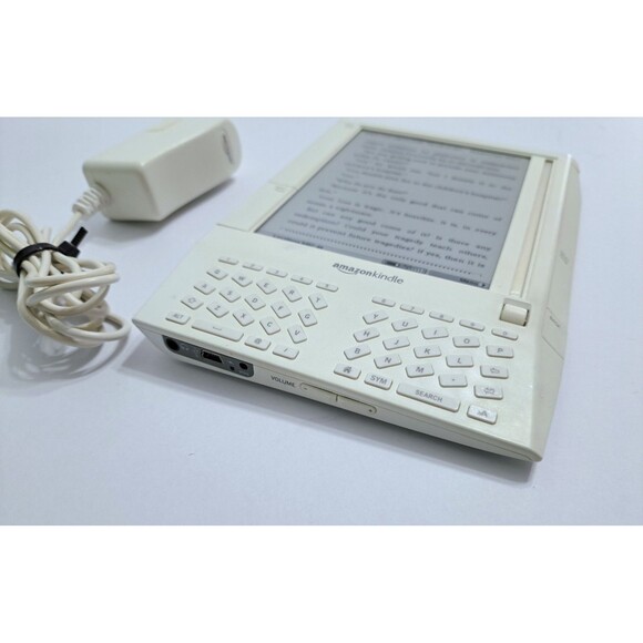 Amazon Kindle First Generation White Model D00111 Tested Working With Charger - Picture 2 of 6